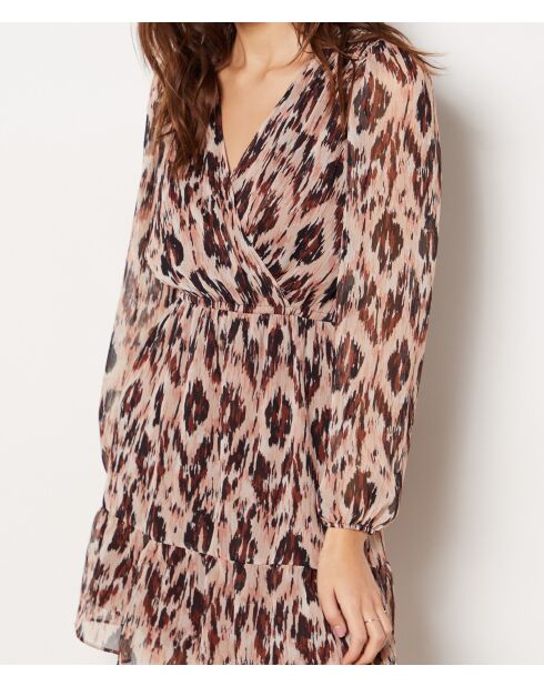 Een lila blauwgroene jurk met print