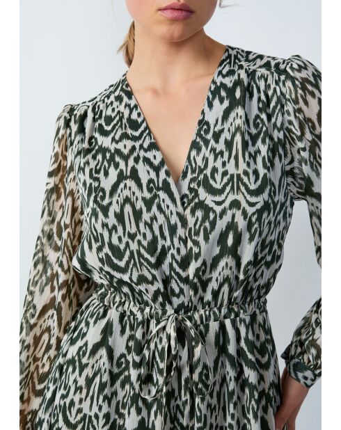 Jurk Elie met groene print op een grijze achtergrond