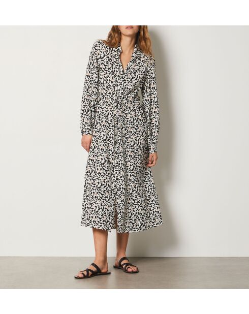 Eby jurk gedrukt op zwarte achtergrond