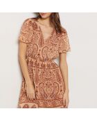 Abito Vogeli con sfondo mattone