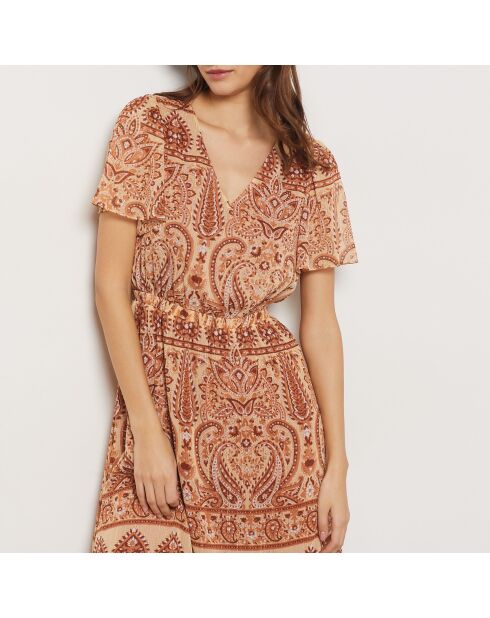 Vestido Vogeli con fondo de ladrillo