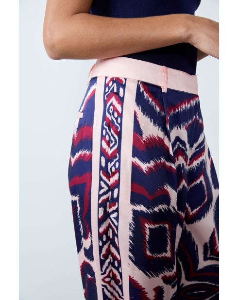 Venusbroek met roze achtergrondprint