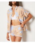 Magnolia-short met paarse achtergrondprint