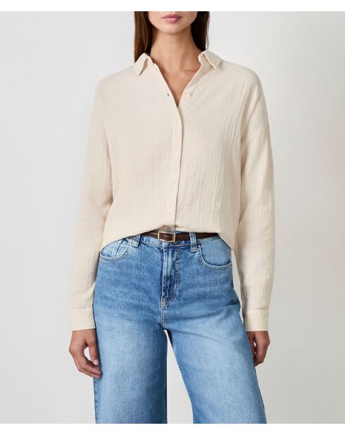 Conny shirt dat klaar is om te verven