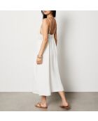 Een ecru jurk van Mayork