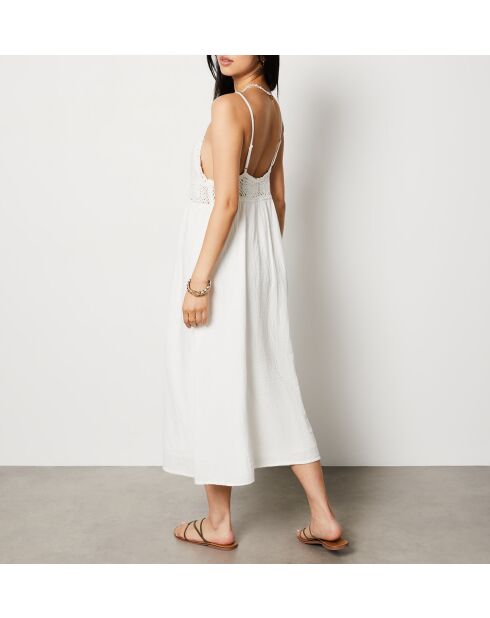 Een ecru jurk van Mayork