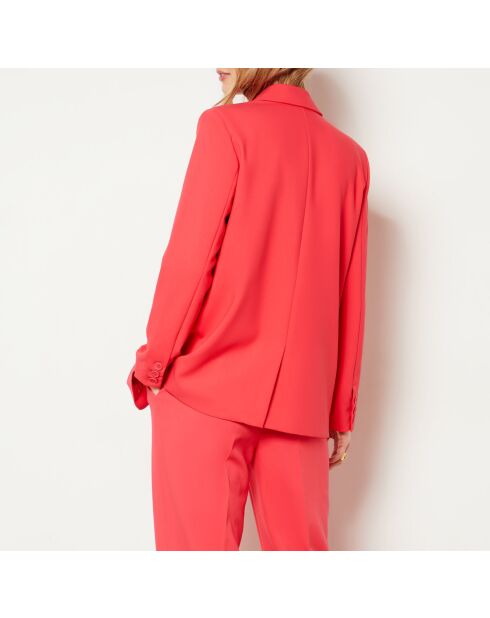 Koraalkleurige jas van Italië