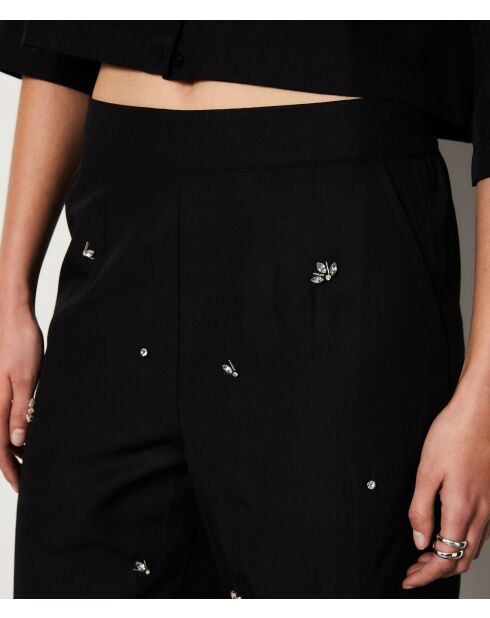 Kristallen broek met zwart borduursel