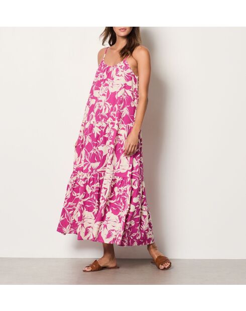 Hakan-jurk met roze achtergrond