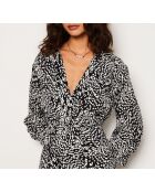 Mija jurk gedrukt op witte achtergrond