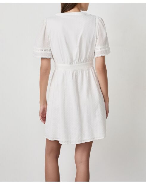 Ecrufarbenes Sommerkleid mit Stickerei