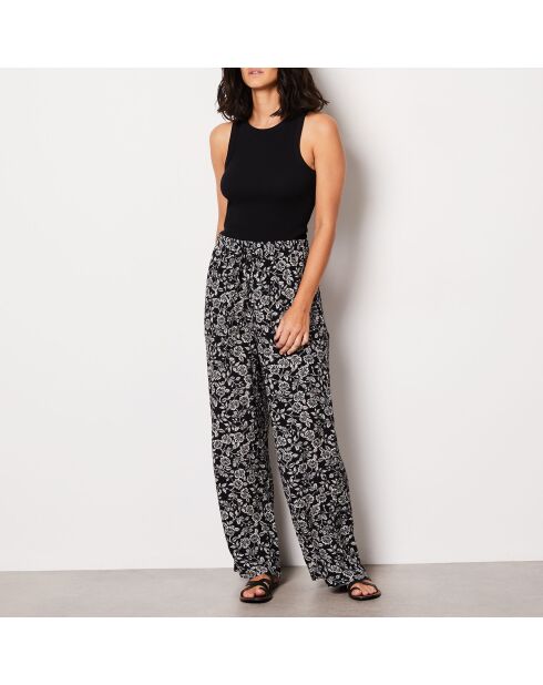 Idyle-broek gedrukt op een zwarte achtergrond