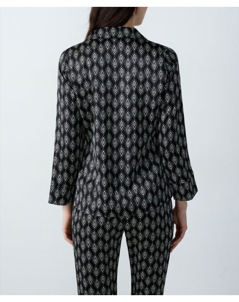 Nex Shirt auf schwarzem Hintergrund gedruckt