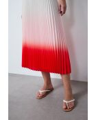 Cardinale Eden e gonna bianca