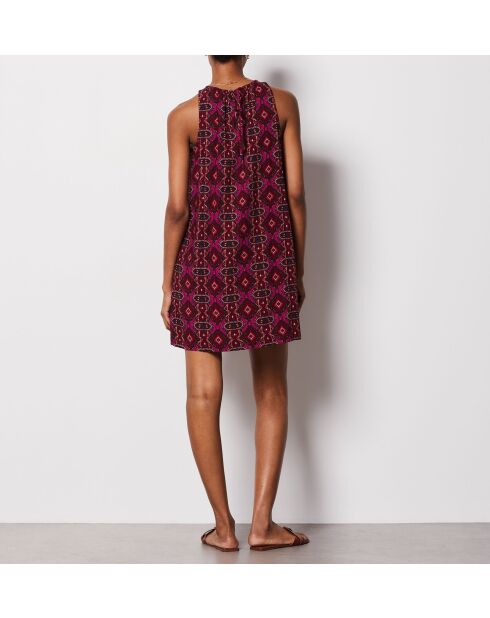 Vestido Bello estampado sobre fondo morado