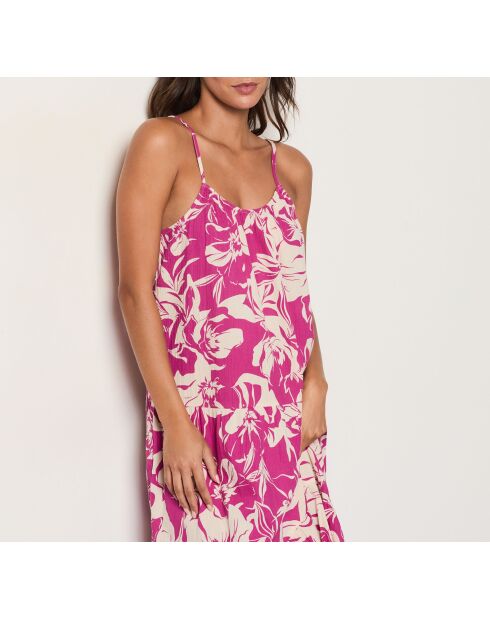 Hakan-jurk met roze achtergrond