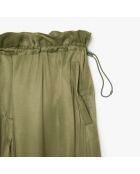 Khakifarbene, fließende Hose mit Cargotasche
