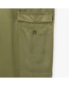 Khakifarbene, fließende Hose mit Cargotasche