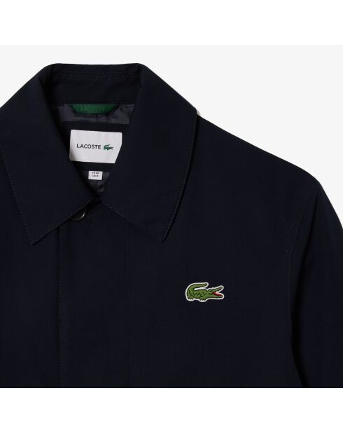 Gabardina resistente al viento y al agua dañada