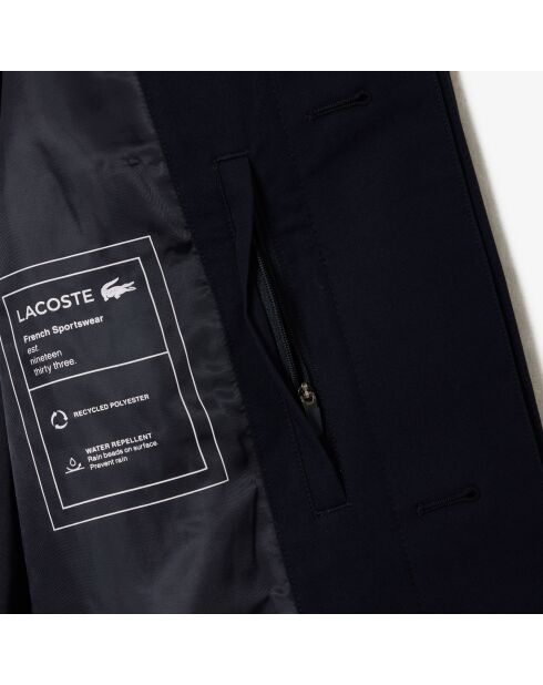 Gabardina resistente al viento y al agua dañada