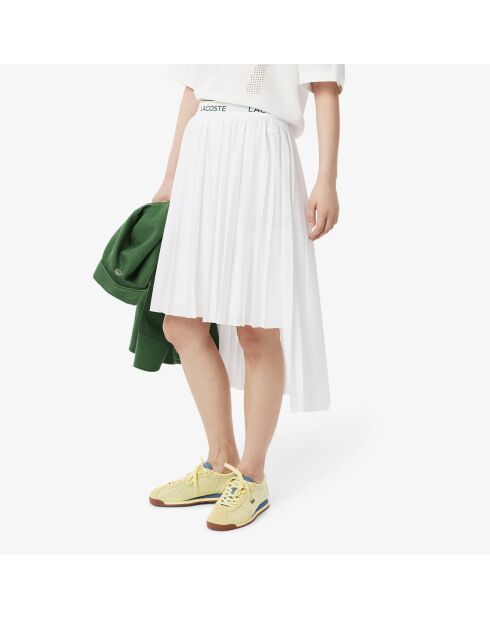 Weißer, asymmetrischer, mittellanger Faltenrock