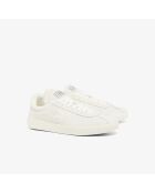 Cremefarbene Sneakers Baseshot aus Veloursleder