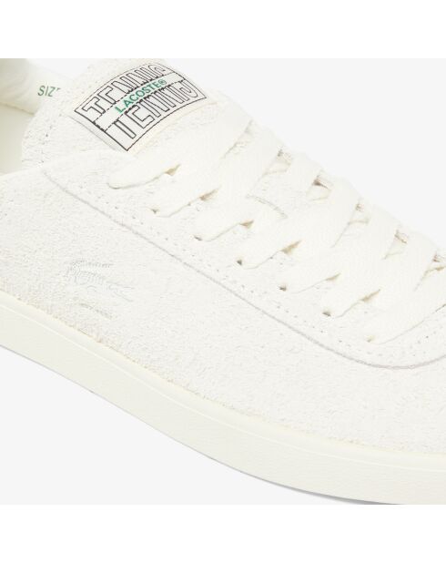 Cremefarbene Sneakers Baseshot aus Veloursleder