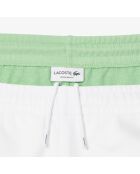 Weiße/liamone-grüne Baumwollfleeceshorts mit Farbblockmuster