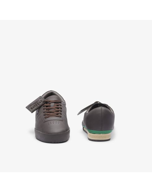 Bruine sneakers voor modeshows van Aura Runway