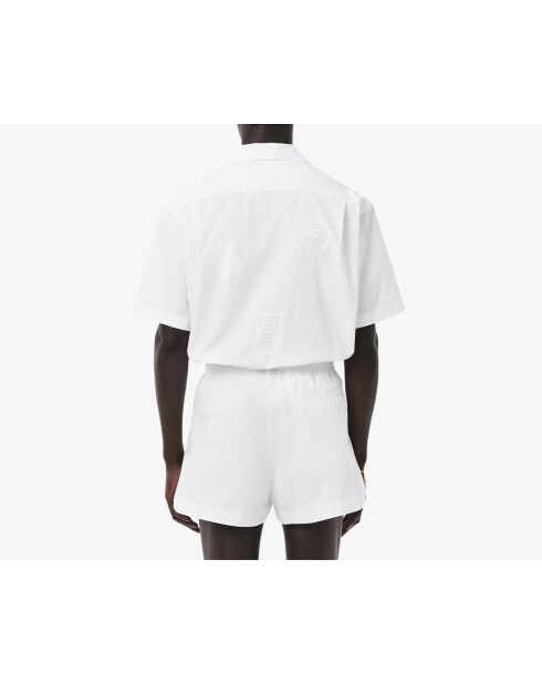 Camisa de corte holgado con insignias blancas de desfile