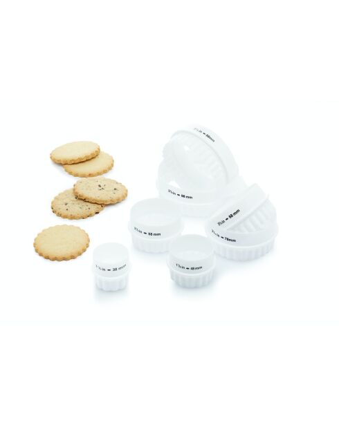 Juego de 7 cortadores de galletas de plástico de doble filo para galletas y pasteles, blancos, 10,2 x 10,2 x 3,5 cm