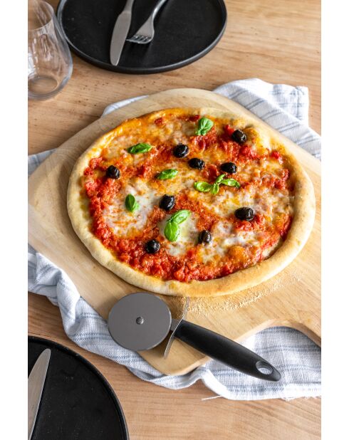 Coupe-pizza avec manche en nylon noir - 28.1x10x2.2 cm