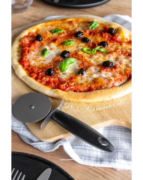 Coupe-pizza avec manche en nylon noir - 28.1x10x2.2 cm