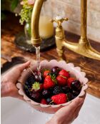 Big Love Beautiful Siebschale mit rohen rosafarbenen Beeren, 20 x 20 x 7,2 cm