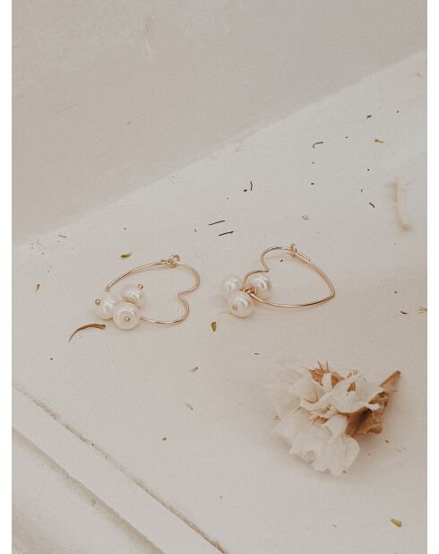 Orecchini a cerchio a cuore placcati in oro con perle coltivate bianche