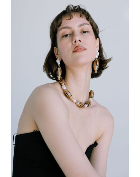 Orecchini in ambra con perle di ceramica e perla coltivata marrone/bianca