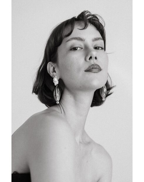 Orecchini in ambra con perle di ceramica e perla coltivata marrone/bianca