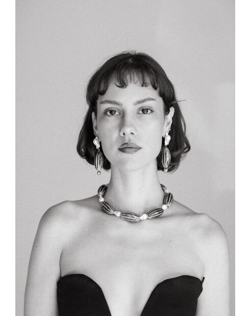 Orecchini in ambra con perle di ceramica e perla coltivata marrone/bianca