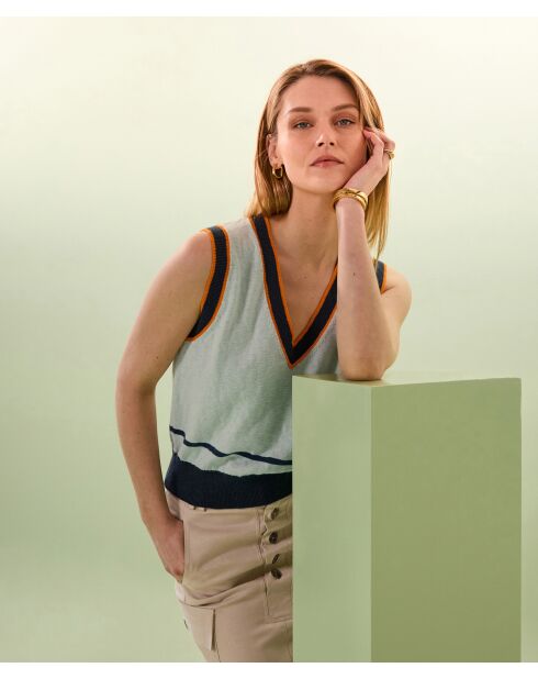 Mandelgrüner, gestreifter, ärmelloser Pullover Zola aus Baumwolle mit Rippausschnitt