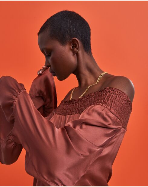 Braunes Top mit U-Boot-Ausschnitt