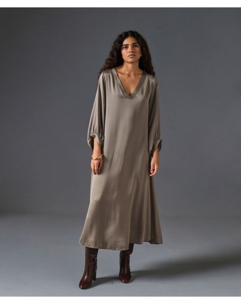 Badra taupe bruine losse satijnen lange jurk