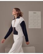 Witte driekleurige jas van Najwa met wijde hals