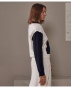 Witte driekleurige jas van Najwa met wijde hals