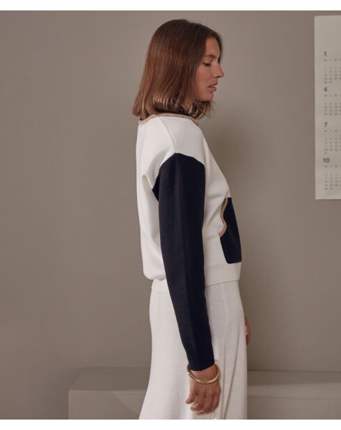 Witte driekleurige jas van Najwa met wijde hals