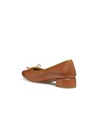 Floretia okerkleurige leren ballerina's met lage hak