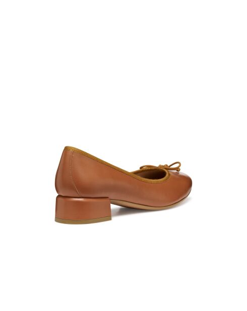 Floretia okerkleurige leren ballerina's met lage hak
