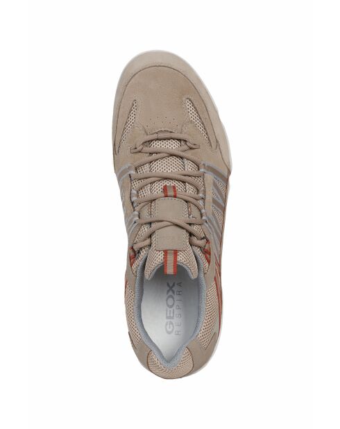 Sneakers van Ellero en zand