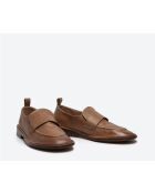 Mokassins aus tabakfarbenem Leder