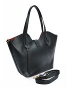SS26 IR TSBV 31 zwarte leren schoudertas - 24x29x13 cm