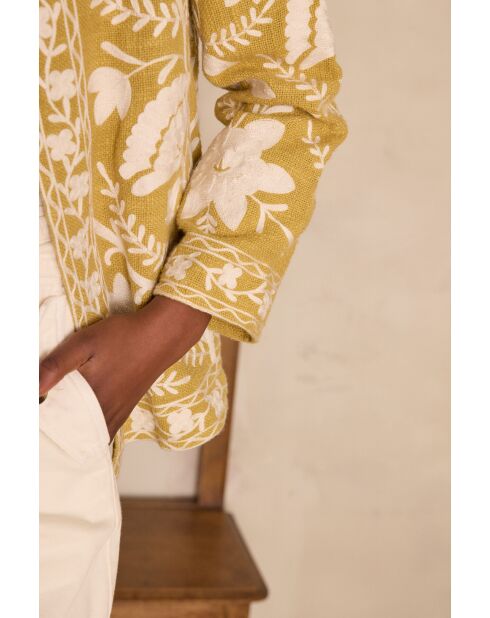 Nathalie B Geborduurde okerkleurige jas